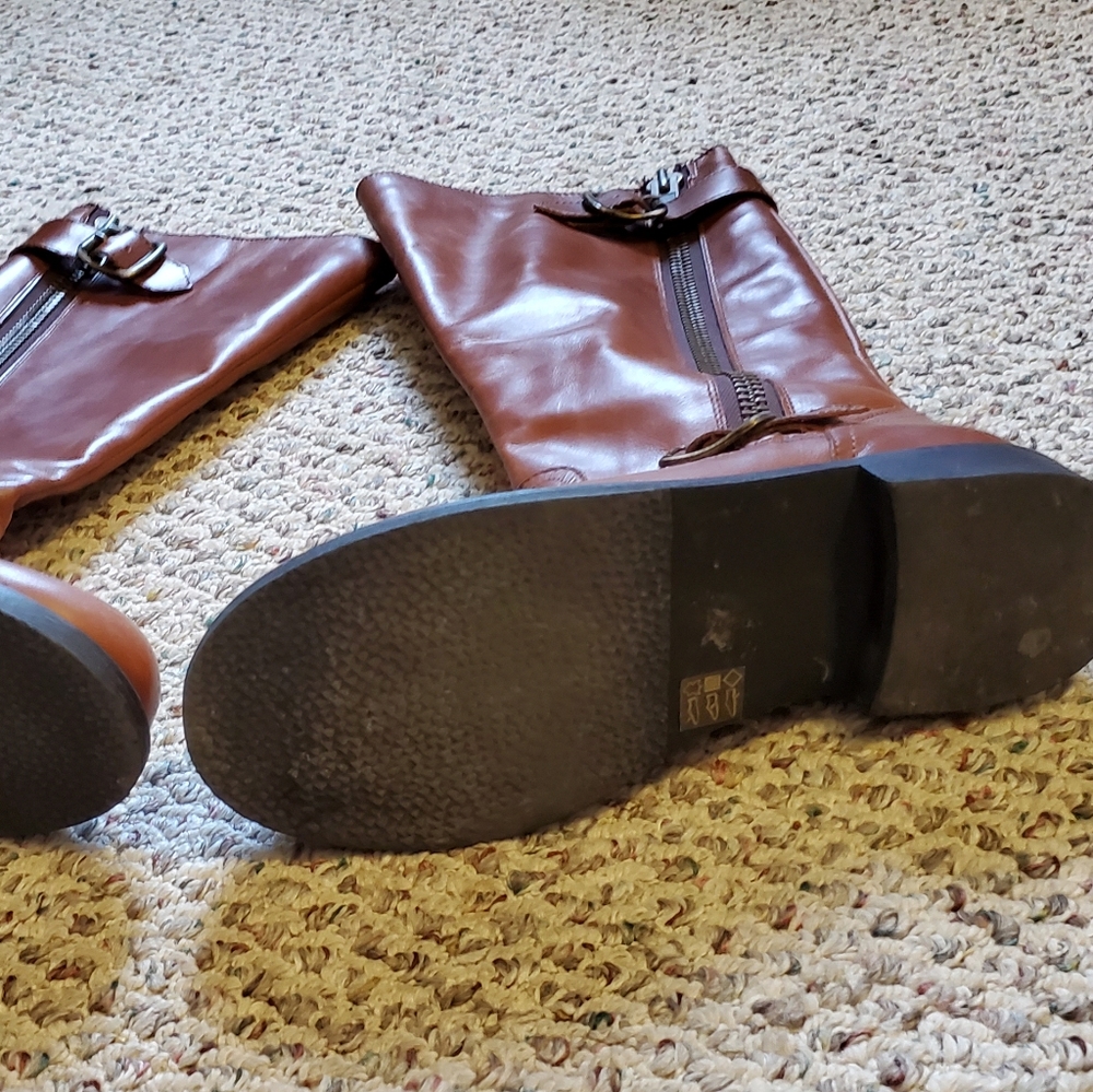 Boots - Picture 2 of 4